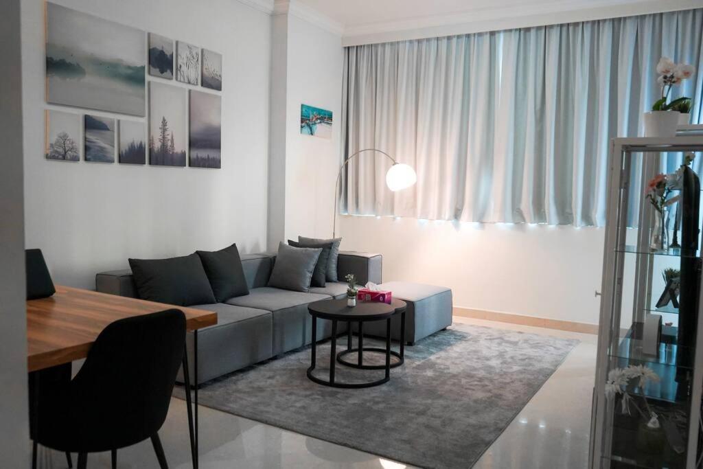 Step Into Serenity - Discover Modern Living In 1Br Apartment With Panoramic Views In Dubai Marina Near Jbr Walk, Beach And Bla Bla Club Exterior foto